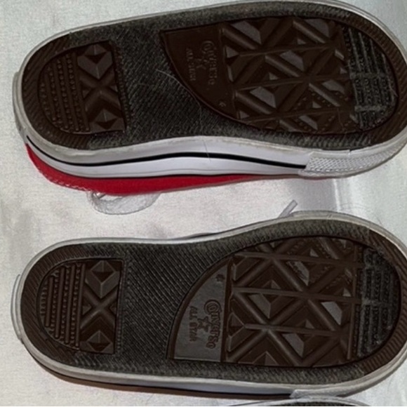Red toddler Converse size 6. - Picture 3 of 4